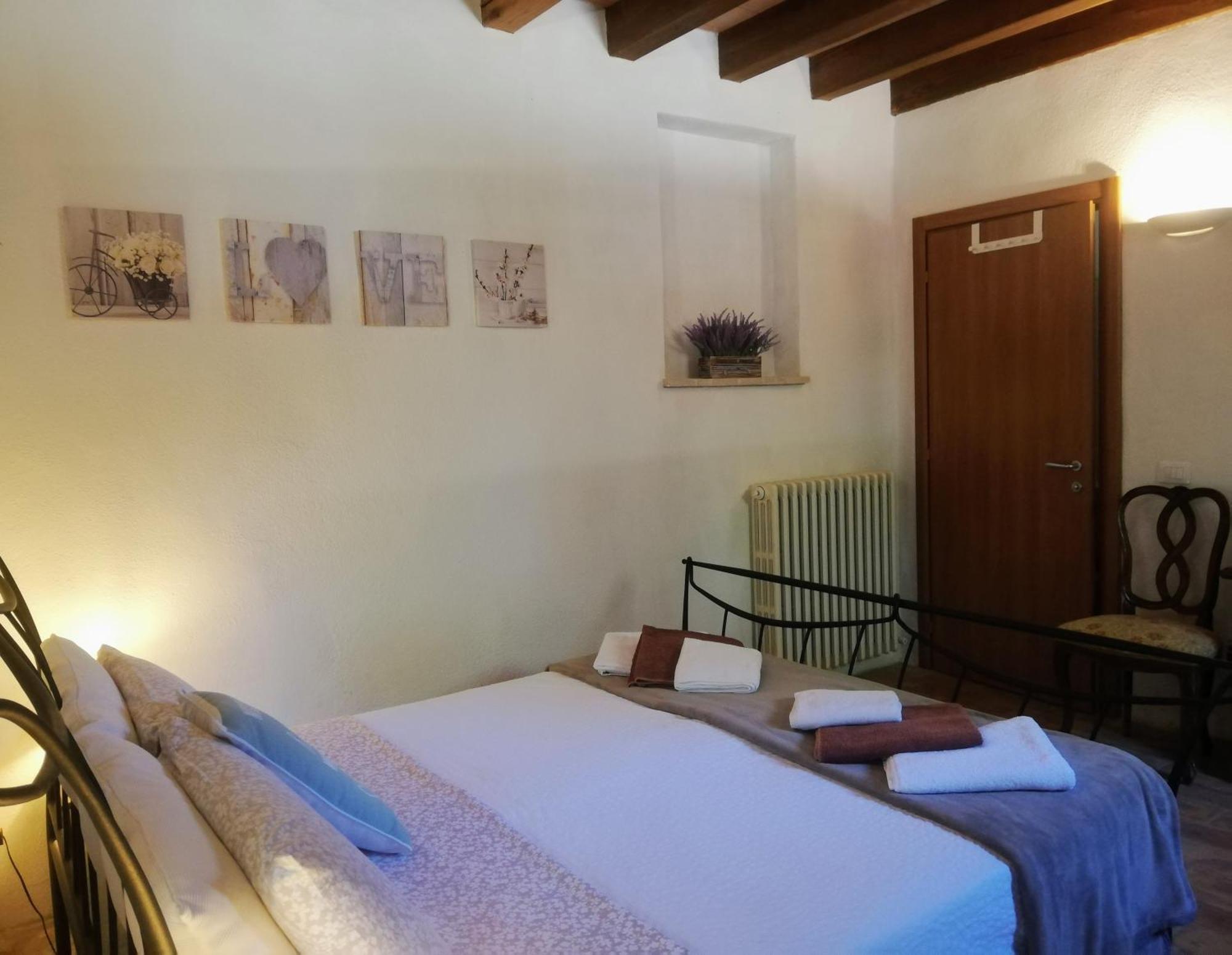 Le Ginestre Apartments Асизи Стая снимка